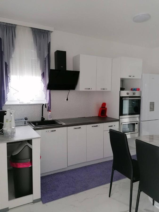 Vila Slavica Vir Exterior photo
