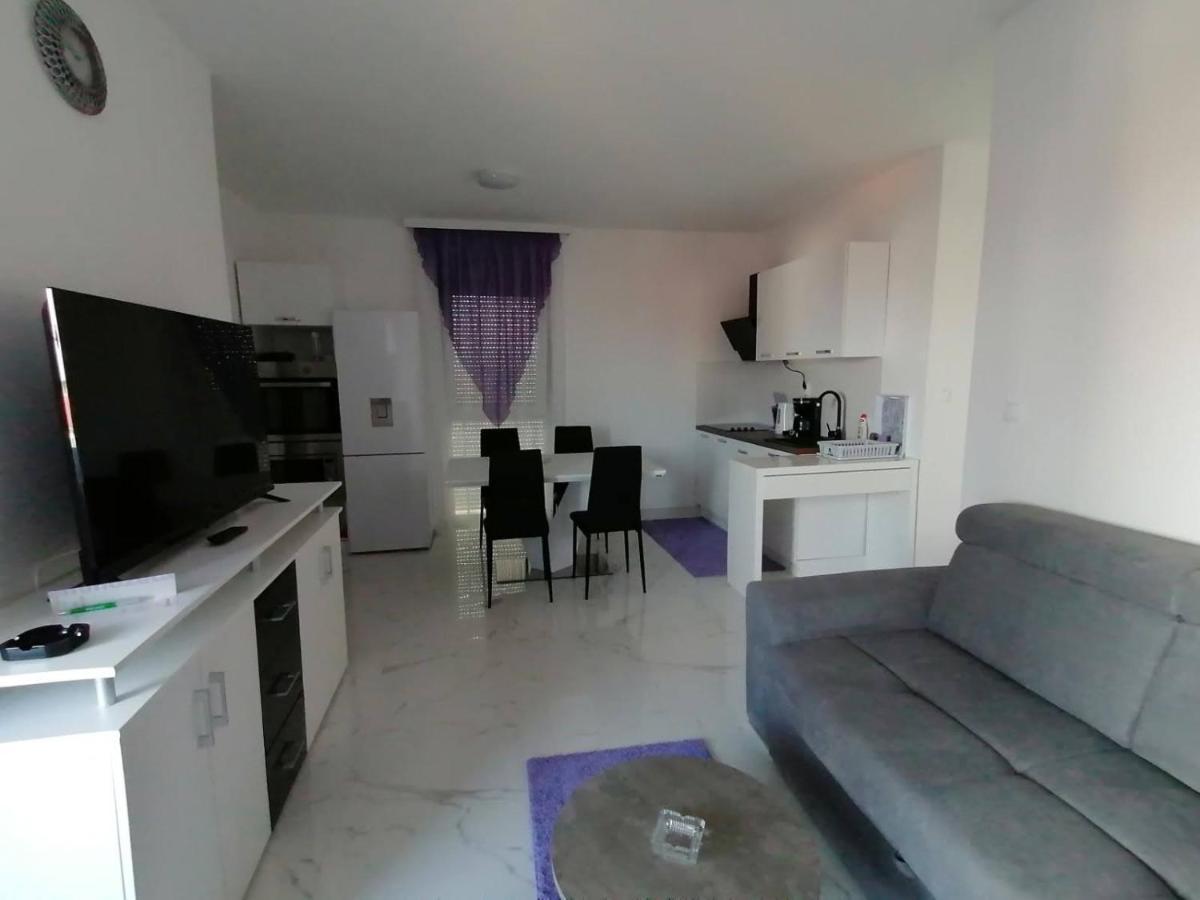 Vila Slavica Vir Exterior photo