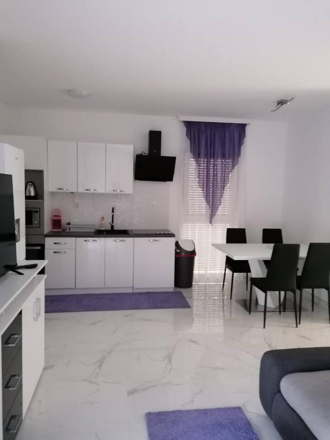 Vila Slavica Vir Exterior photo