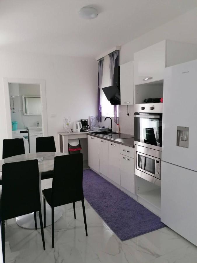 Vila Slavica Vir Exterior photo
