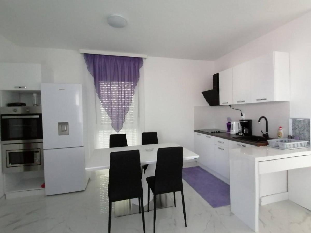 Vila Slavica Vir Exterior photo